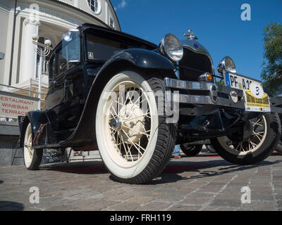 Meran, Italien - 9. Juli 2015: Seitenansicht der Morgan 3 Wheeler Supersportwagen nach einem Stopp in Meran in Südtirol Stockfoto