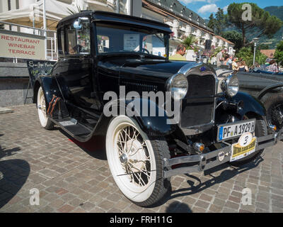 Meran, Italien - 9. Juli 2015: Seitenansicht des FORD A Doktorwagen bei Zwischenlandungen in Meran während der Rallye Stockfoto