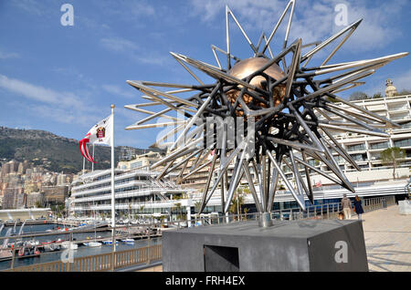 Kunstwerk am Hafen Port Hercules in Monaco, Frankreich Stockfoto