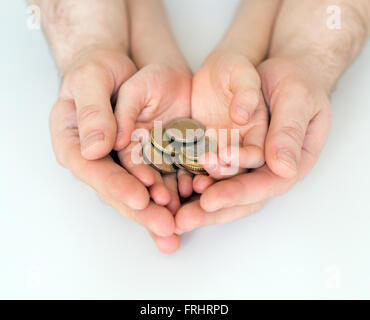 Papa und seine Tochter hält Euro-Münzen. Stockfoto