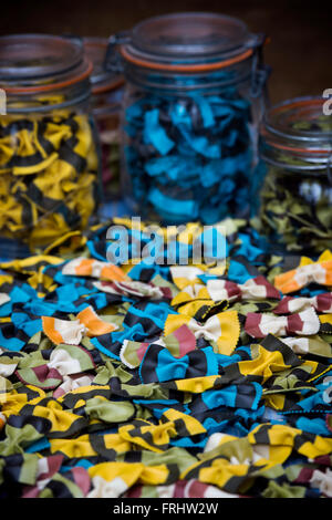 Schmetterling Fantasia Pasta. Farfalle Pasta. Aromatisiert farbig Pasta. Pasta-spezialitäten Stockfoto