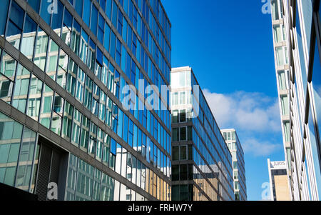 Milton Keynes Bürogebäude Glas Fenster Zusammenfassung. Milton Keynes, Buckinghamshire, England Stockfoto