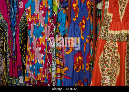 Afrikanische Kleider Stall auf Ridley Straße Markt in Dalston, London, UK Stockfoto