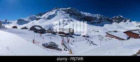 Panoramablick auf Melchsee-Frutt, ein Dorf und Wintersportort in den Schweizer Alpen. Kanton Obwalden, Schweiz. Stockfoto