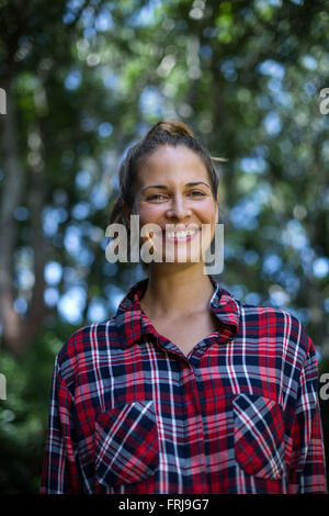 Porträt der selbstbewusste junge Frau Stockfoto