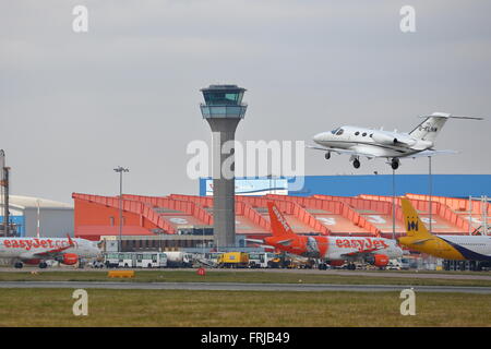 Saxonair Charter Cessna 510 Citation Mustang G-KLNW Abflug vom Flughafen London Luton, UK Stockfoto