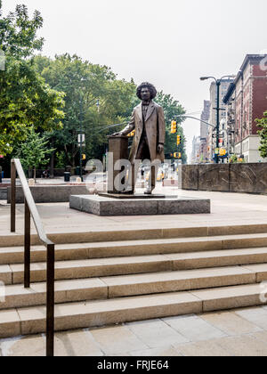 Frederick Douglass Memorial (Bildhauer: Gabriel Koren), Central Park North und Frederick Douglass Boulevard, New York City, USA. Stockfoto