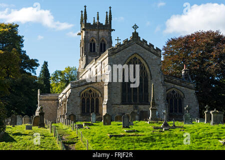 Kirche des Hl. Andreas, Aysgarth Falls, Wensleydale, Yorkshire Dales, England, UK. In 1536 und 1866 restauriert wieder aufgebaut. Stockfoto