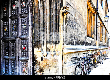 Oxford, Fahrräder an der Wand der Bodleian; Fahrräder der Zauberstab der Bodleian Bibliothek Stockfoto