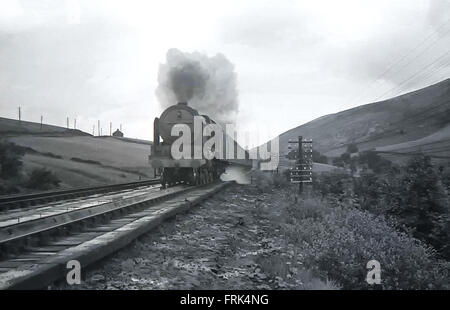 Royal Scot 4-6-0 6152 "Des Königs Dragoon Gardist", auf ein d-Zug in der Nähe von Tebay Stockfoto