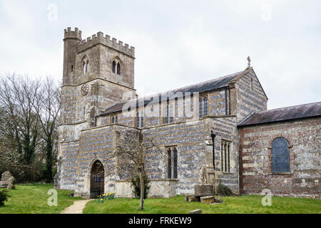 All Saints Church, Enford, Wiltshire, UK. Eine mittelalterliche Feuerstein und Kalkstein-Kirche stammt aus dem 12c Stockfoto