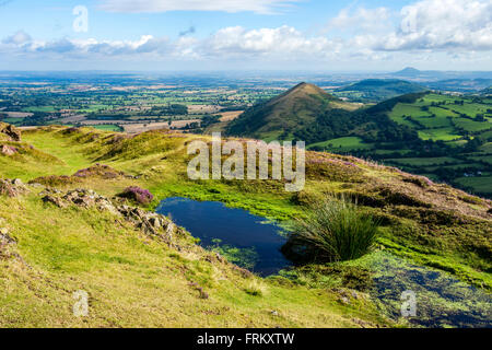 Ein Pool in der Nähe des Gipfels von Caer Caradoc Hill, in der Nähe von Kirche Stretton, Shropshire, England, UK Stockfoto