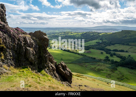 Felsen in der Nähe des Gipfels von Caer Caradoc Hill, in der Nähe von Kirche Stretton, Shropshire, England, UK. Stockfoto