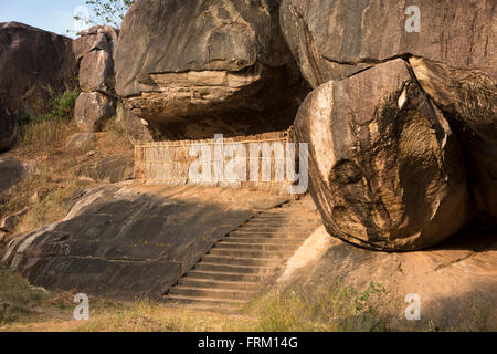 Vessagiri Urwald Kloster, Felsen, Höhlen, Vessagiriya, Anuradhapura, Sri Lanka Stockfoto