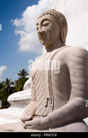 Sri Lanka, Anuradhapura, Mirisaveti, Mirisavetiya, Dagoba, Buddha-statue Stockfoto