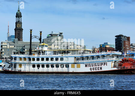 Hamburg, Deutschland - Raddampfer Mississippi Queen-Fähre im Hafen angedockt Stockfoto