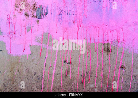 Grunge rosa lackiert und gebeizt Wandbeschaffenheit, Detail der Außenwand Oberfläche. Stockfoto