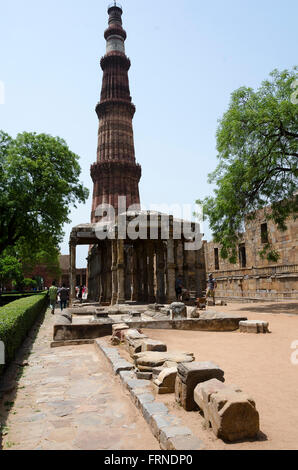 Qutub Minar, das höchsten Backstein-Minarett in der Welt, Mehrauli, Delhi, Indien Stockfoto