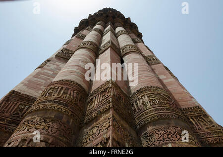 Qutub Minar, das höchsten Backstein-Minarett in der Welt, Mehrauli, Delhi, Indien Stockfoto