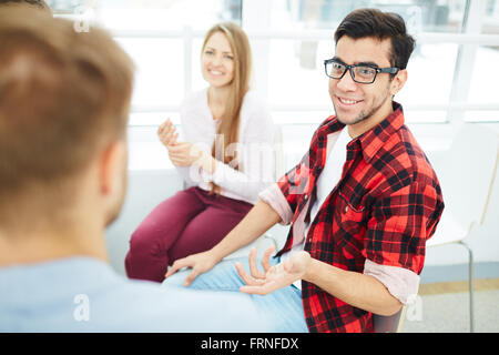 Gespräch mit Freund Stockfoto