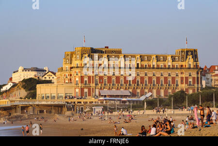 Hotel du Palais bei Sonnenuntergang in Biarritz, Frankreich Stockfoto