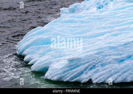 Eine Detailansicht des Randes der Eisberg in der antarktischen Halbinsel, Antarktis. Stockfoto