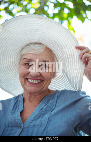 Porträt von senior Frau mit Hut Stockfoto