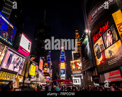 Times Square bei Nacht, New York City, USA. Stockfoto