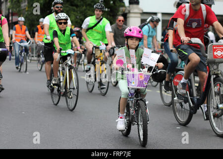 RideLondon Radsport-Event - London 2015 Radfahrer am "RideLondon 2015"; Radsport Festival mit öffentlichen Freeclyling. Stockfoto