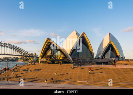 Sydney Opera House mit Harbour Bridge in Sydney, Australien. Stockfoto