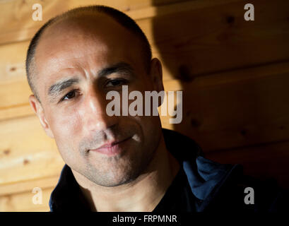 Kienbaum, Deutschland. 23. März 2016. Arthur Abraham, WBO super-Mittelgewichts-Weltmeister, während einer Pressekonferenz im Bundesleistungszentrum (lit. Bundesrepublik Schulungszentrum) in Kienbaum, Deutschland, 23. März 2016 abgebildet. Abraham will Geschichte auf 09.04.2016 schreiben, indem Sie zu der ersten deutschen Boxer um einen WM-Kampf in Las Vegas zu gewinnen. Er stellt die derzeit ungeschlagen Gilberto Ramirez von Mexiko. Foto: PATRICK PLEUL/DPA/Alamy Live-Nachrichten Stockfoto