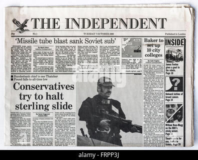 Oberen Titelseite Issue #1 "The Independent" UK national Zeitung ins Leben gerufen Dienstag, 7. Oktober 1986 - "The Independent" hört in gedruckter Form auf Samstag, 26. März 2016 nach fast 30 Jahren Veröffentlichung.   Bildnachweis: Ed Buziak/Alamy Live-Nachrichten Stockfoto