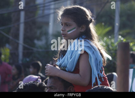 Lahore, Pakistan. 23. März 2016. Menschen in Pakistan Pakistan Tag in Lahore feiern. Pakistan feiert seinen Nationalfeiertag zum Gedenken an die Verabschiedung der 1940 Auflösung (auch bekannt als die Pakistan oder Lahore Auflösung) fordern einen eigenen Staat für die Muslime der britischen regierte Indien. Bildnachweis: Rana Sajid Hussain/Pacific Press/Alamy Live-Nachrichten Stockfoto