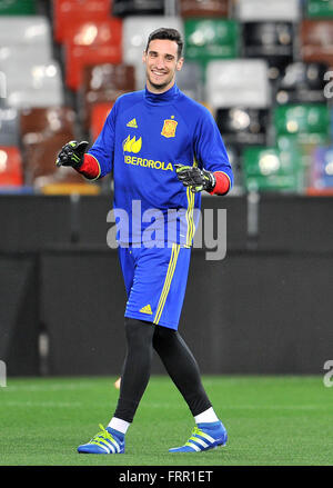 Udine, Italien. 23. März 2016. Spaniens Torhüter Sergio Rico (Sevilla FC) während des Trainings für die freundliche Fußballspiel zwischen Italien und Spanien in Dacia Arena am 23. März 2016. Foto Simone Ferraro / Alamy Live News Stockfoto