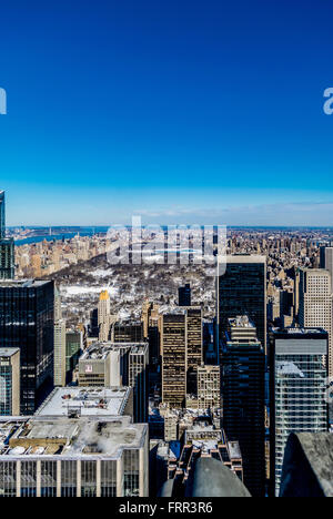 Central Park in New York City betrachtet von der Aussichtsplattform des Rockefeller Center in New York City, USA. Stockfoto