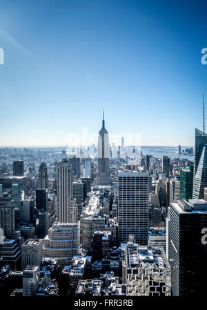 Das Empire State Building, New York City, USA, von der Aussichtsplattform des Rockefeller Center (Top of the Rock) betrachtet. Stockfoto