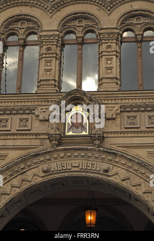 Symbol Dekoration auf dem Kaufhaus Gum, Roter Platz, Moskau, Russland. Stockfoto