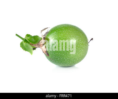 Passionsfrucht/Maracuja isoliert auf weißem Hintergrund Stockfoto