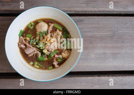 Thai Nudeln lecker: 'Kauy Teaw Nam Tok' Thai sprechen Stockfoto