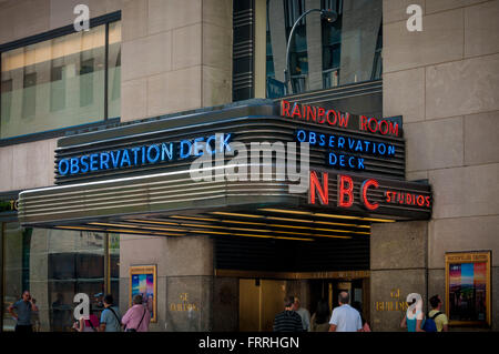 Eingang zur Aussichtsplattform, Top of the Rock, Rockefeller Center, New York City, USA. Stockfoto