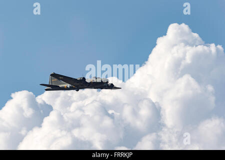 Boeing B - 17G "Flying Fortress" G-BEDF bekannt als "Sally B" ist ein zweiten Weltkrieg Bomber Flugzeug. Stockfoto