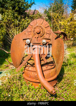Schrott Metall Elefant Skulptur - Frankreich. Stockfoto