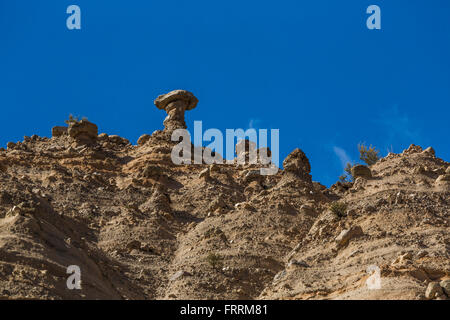 Hoodoos und Klippen entlang der Höhle Loop Trail im Kasha-Katuwe Zelt Rocks National Monument in New Mexico, USA Stockfoto