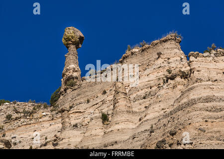 Hoodoos und Klippen entlang der Höhle Loop Trail im Kasha-Katuwe Zelt Rocks National Monument in New Mexico, USA Stockfoto