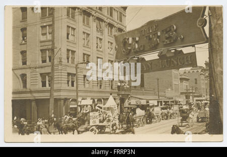 [Parade außerhalb der westlichen National Bank of Fort Worth Stockfoto