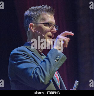 Emporia, Kansas, USA, 28. April 2015 Bill Rosemann Creative Director von Marvel Comics hält Vorträge bei ESU Credit: Mark Reinstein Stockfoto