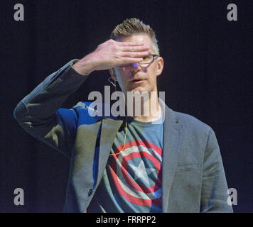 Emporia, Kansas, USA, 28. April 2015 Bill Rosemann Creative Director von Marvel Comics hält Vorträge bei ESU Credit: Mark Reinstein Stockfoto