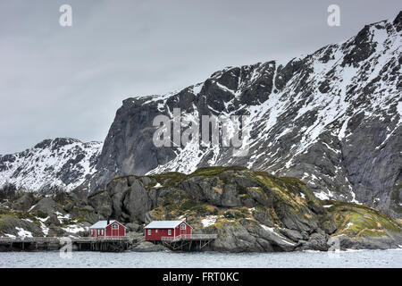 Das kleine Fischerdorf Stadt von Nusfjord, Lofoten-Insel, Norwegen im Winter. Stockfoto