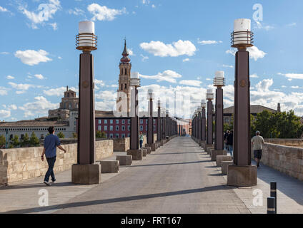 Puente de Piedra, Zaragoza, Aragón, Spanien. Stockfoto