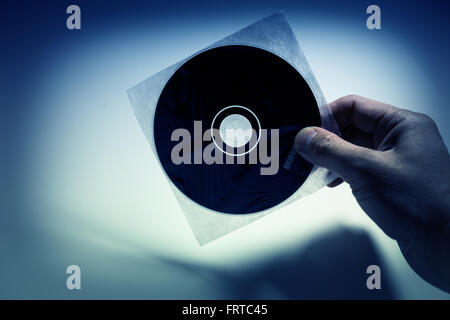 Hand mit einer CD, DVD Laufwerk, Technologie-Konzept. Stockfoto